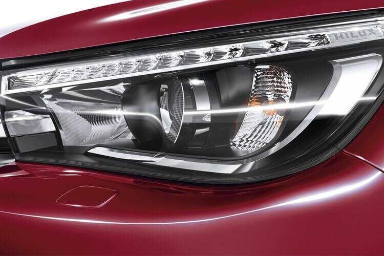 toyota hilux invincible d/cab pick up 2.8 d-4d detail view