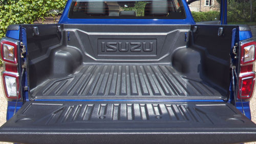 ISUZU D-MAX DIESEL 1.9 Utility Extended Cab 4x4 [Rear Diff Lock] view 5